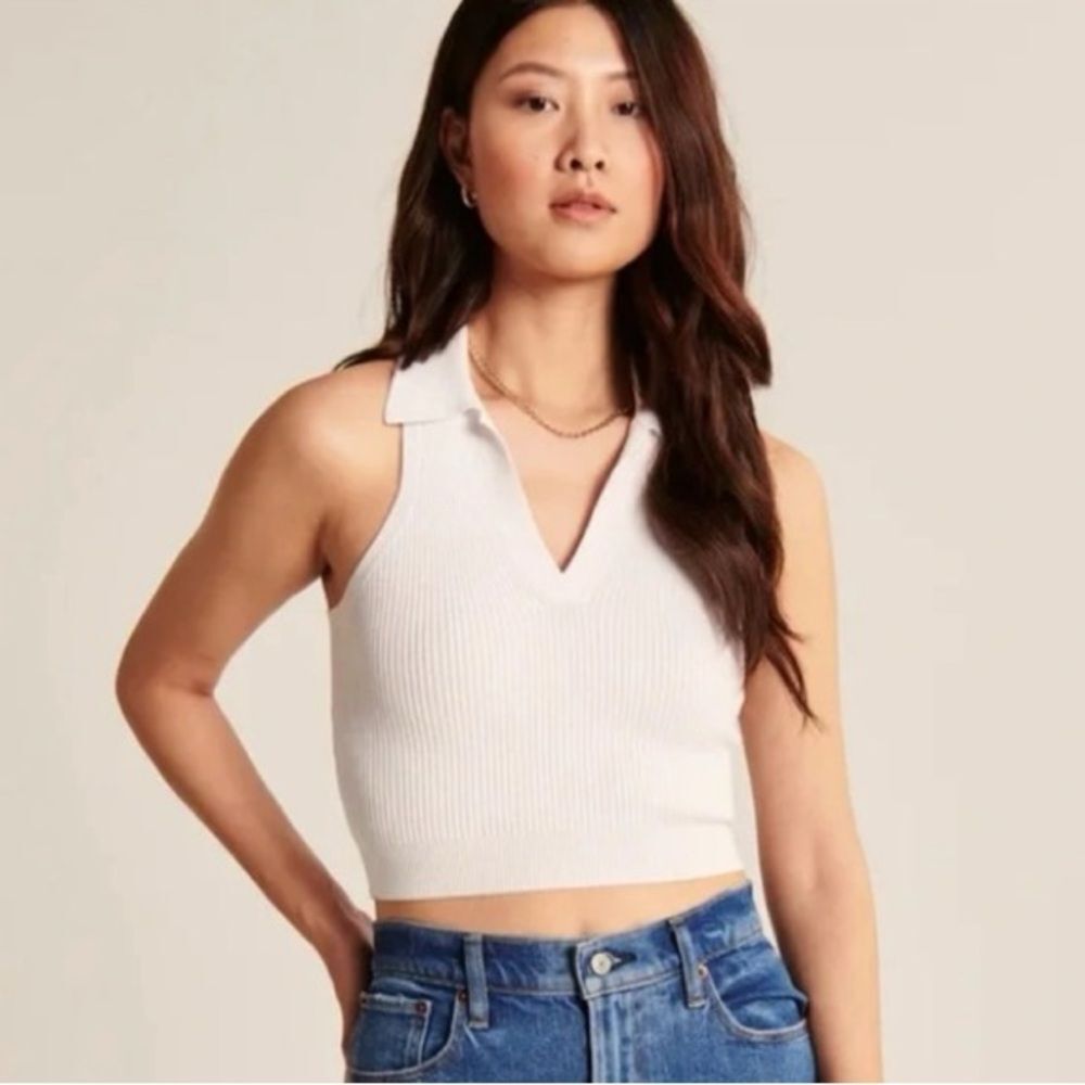 Abercrombie & Fitch Ribbed Sleeveless Cropped Polo Knit Tank Top in White | XL